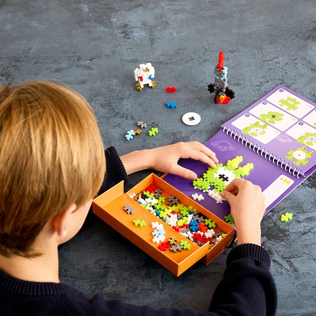Plus-Plus Activity Pad - Space - Best Arts &amp; Crafts for Ages 5 to 9 - US 4403